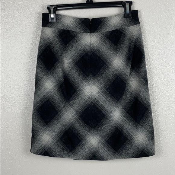 Tulip shape plaid wool skirt with pockets - size 4 - Picture 2 of 5